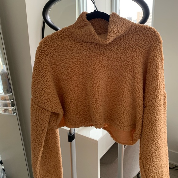 Misguided Cropped Peach Fuzzy Sweater - Picture 2 of 4